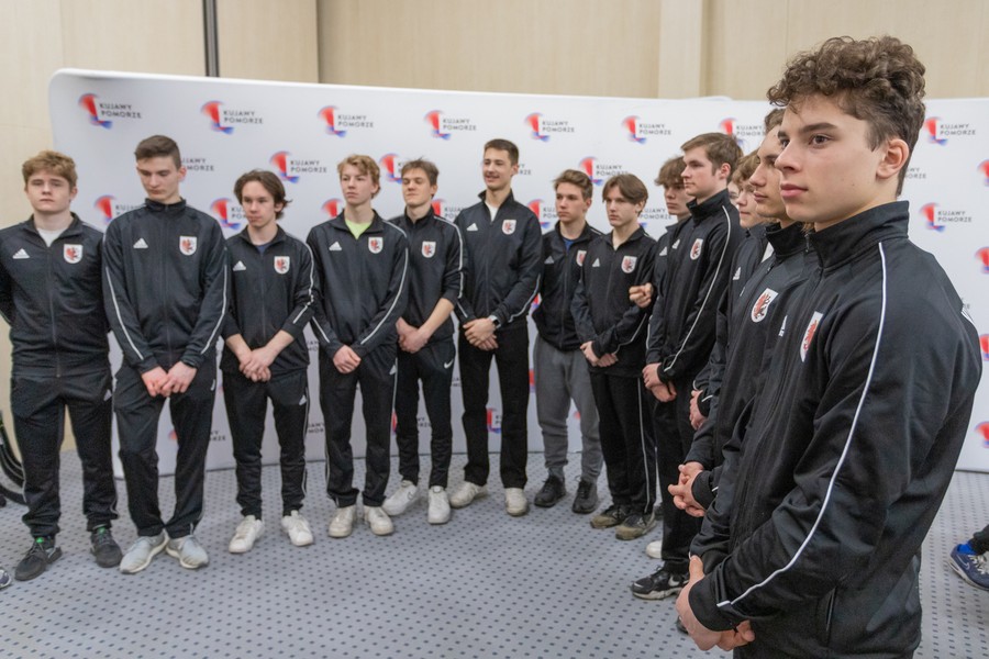 Spotkanie marszałka Piotra Całbeckiego z hokeistami, fot. Mikołaj Kuras dla UMWKP