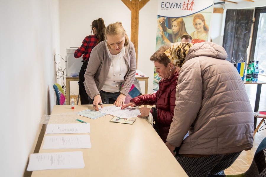 Dyżur wicekonsula w punkcie informacyjno-doradczym w Toruniu, fot. Andrzej Goiński/UMWKP