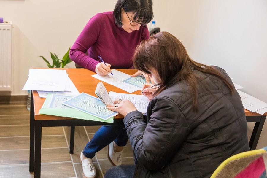 Dyżur wicekonsula w punkcie informacyjno-doradczym w Toruniu, fot. Andrzej Goiński/UMWKP