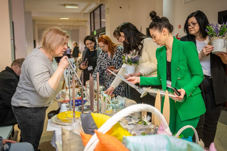 “My też potrafimy” – przedświąteczna wystawa rękodzieła, fot. Szymon Zdziebło/tarantoga.pl dla UMWKP