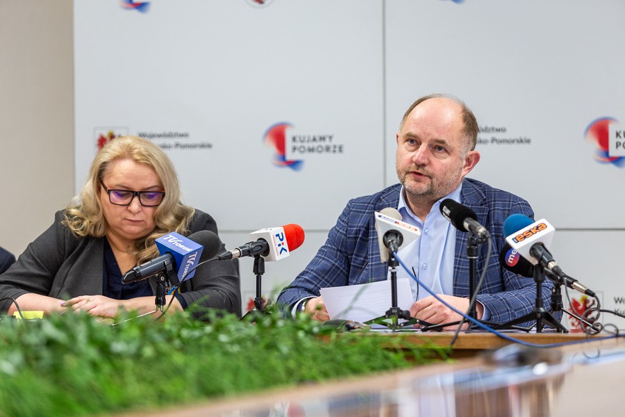 Manuskrypt uratowany! Konferencja prasowa marszałka Piotra Całbeckiego, fot. Szymon Zdzieblo/tarantoga.pl dla UMWKP