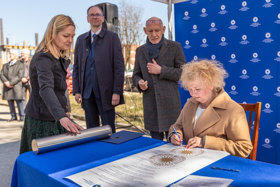 Wmurowanie kamienia węgielnego pod Centrum Nauk Technicznych UMK, fot. Szymon Zdziebło/tarantoga.pl dla UMWKP