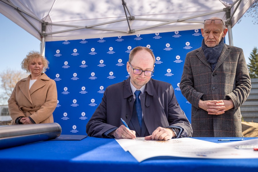 Wmurowanie kamienia węgielnego pod Centrum Nauk Technicznych UMK, fot. Szymon Zdziebło/tarantoga.pl dla UMWKP