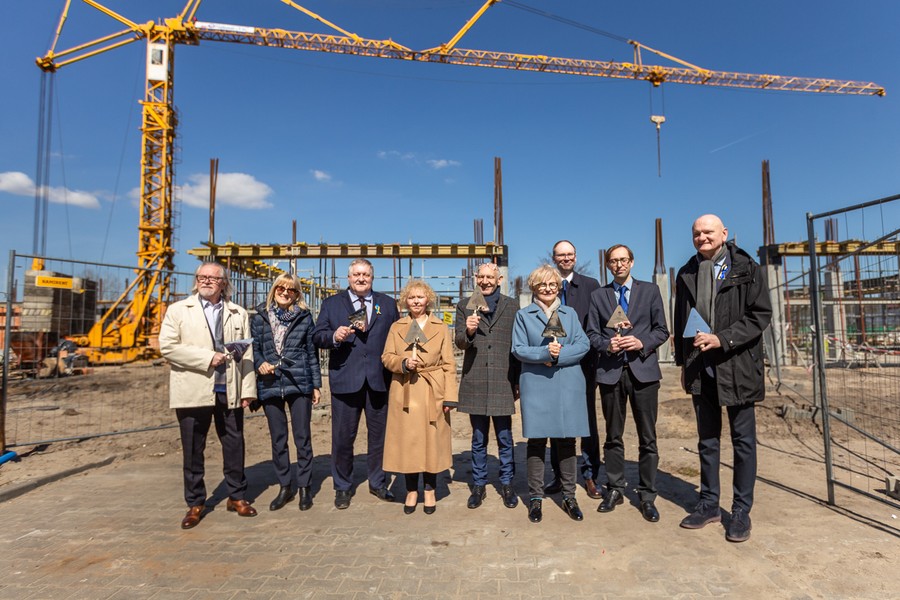Wmurowanie kamienia węgielnego pod Centrum Nauk Technicznych UMK, fot. Szymon Zdziebło/tarantoga.pl dla UMWKP