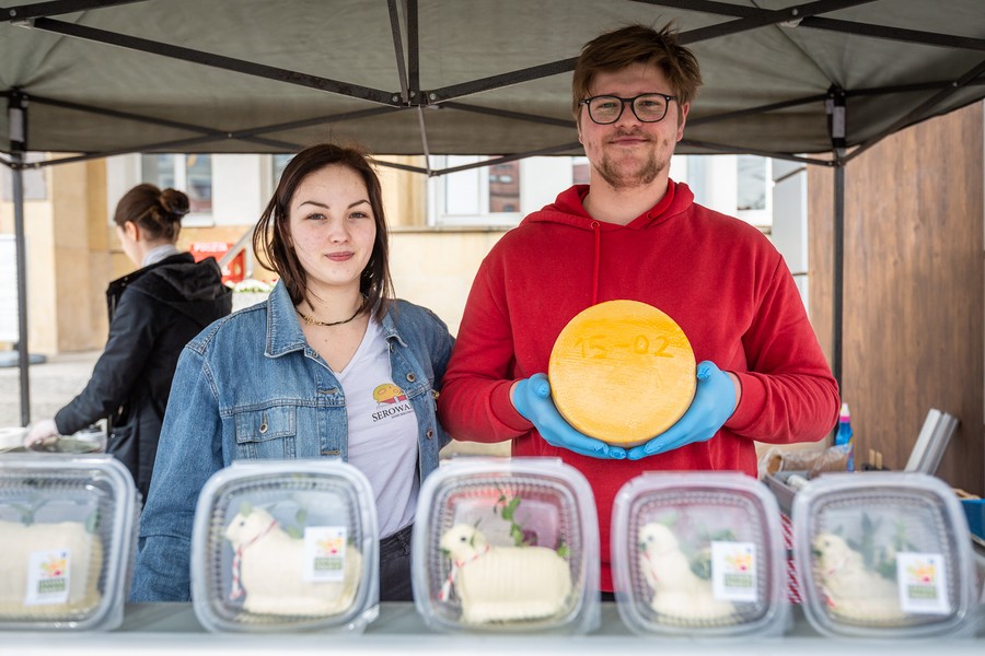 Wielkanocny jarmark przed Urzędem Marszałkowskim, fot. Szymon Zdziebło/tarantoga.pl dla UMWKP