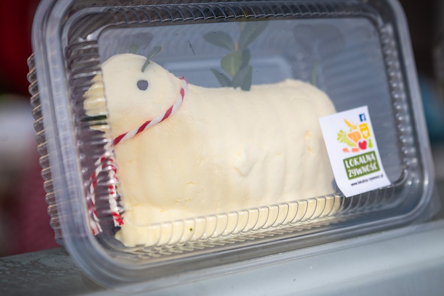 Wielkanocny jarmark przed Urzędem Marszałkowskim, fot. Szymon Zdziebło/tarantoga.pl dla UMWKP