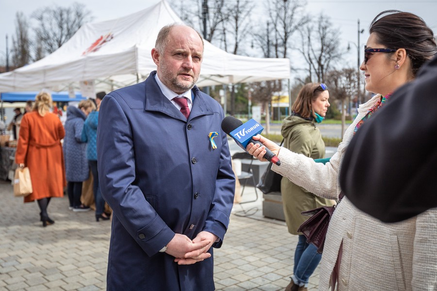 Wielkanocny jarmark przed Urzędem Marszałkowskim, fot. Szymon Zdziebło/tarantoga.pl dla UMWKP