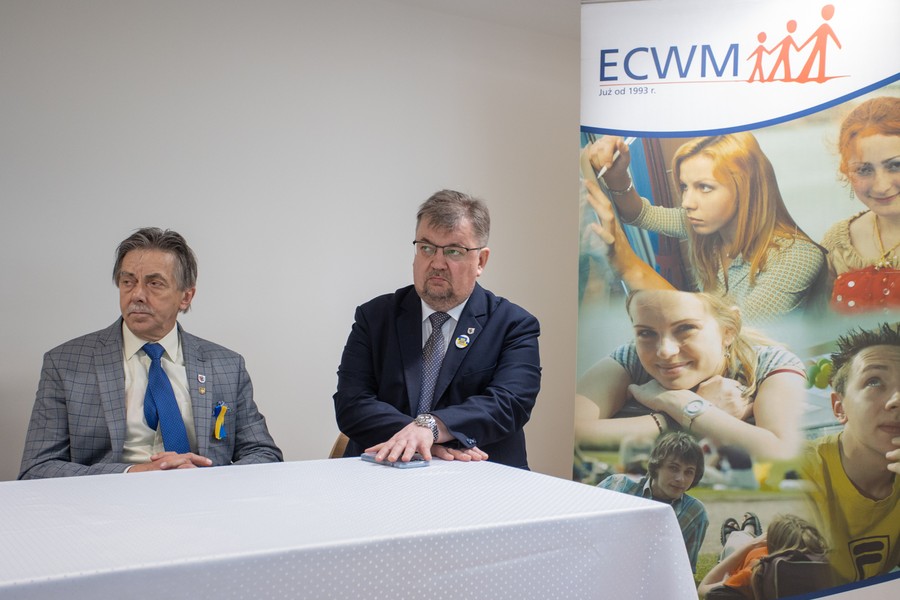 Wizyta radnych województwa w punkcie informacyjno-doradczym dla uchodźców z Ukrainy, fot. Mikołaj Kuras dla UMWKP