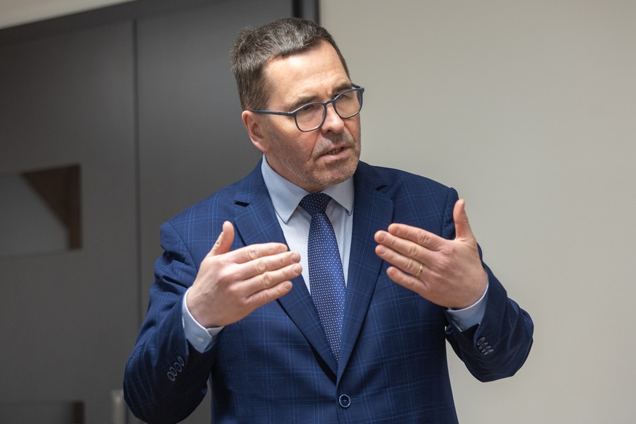 Wizyta radnych województwa w punkcie informacyjno-doradczym dla uchodźców z Ukrainy, fot. Mikołaj Kuras dla UMWKP