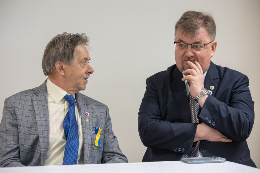 Wizyta radnych województwa w punkcie informacyjno-doradczym dla uchodźców z Ukrainy, fot. Mikołaj Kuras dla UMWKP