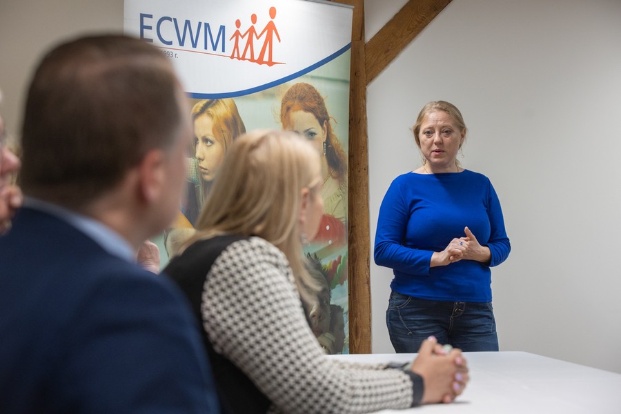 Wizyta radnych województwa w punkcie informacyjno-doradczym dla uchodźców z Ukrainy, fot. Mikołaj Kuras dla UMWKP