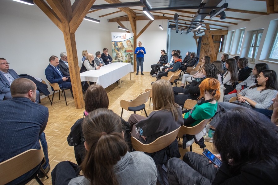 Wizyta radnych województwa w punkcie informacyjno-doradczym dla uchodźców z Ukrainy, fot. Mikołaj Kuras dla UMWKP