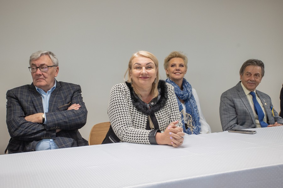 Wizyta radnych województwa w punkcie informacyjno-doradczym dla uchodźców z Ukrainy, fot. Mikołaj Kuras dla UMWKP