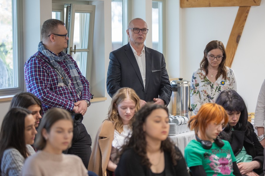 Wizyta radnych województwa w punkcie informacyjno-doradczym dla uchodźców z Ukrainy, fot. Mikołaj Kuras dla UMWKP