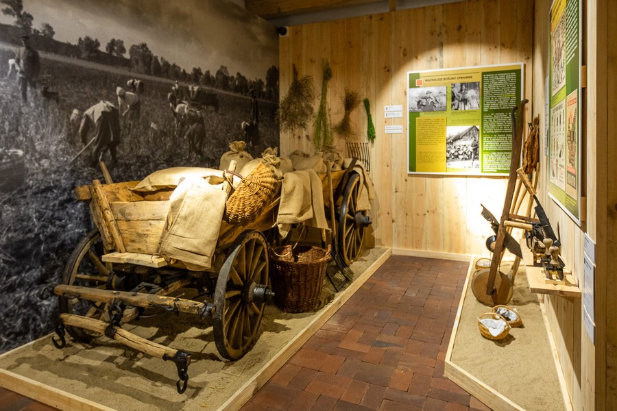 Otwarcie spichlerza dworskiego w Kłóbce, fot. Szymon Zdziebło/tarantoga.pl dla UMWKP