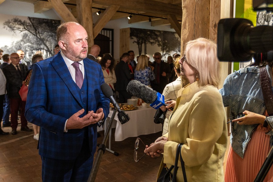 Otwarcie spichlerza dworskiego w Kłóbce, fot. Szymon Zdziebło/tarantoga.pl dla UMWKP