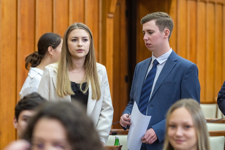 Sesja inauguracyjna Młodzieżowego Sejmiku Województwa, fot. Szymon Zdziebło/tarantoga.pl dla UMWKP