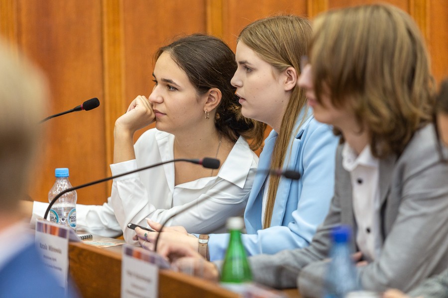 Sesja inauguracyjna Młodzieżowego Sejmiku Województwa, fot. Szymon Zdziebło/tarantoga.pl dla UMWKP