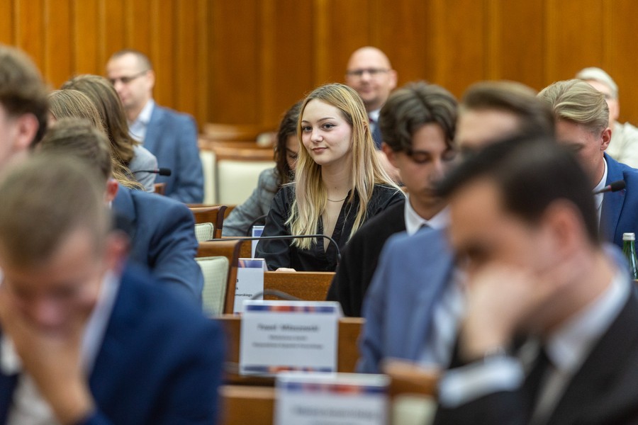 Sesja inauguracyjna Młodzieżowego Sejmiku Województwa, fot. Szymon Zdziebło/tarantoga.pl dla UMWKP