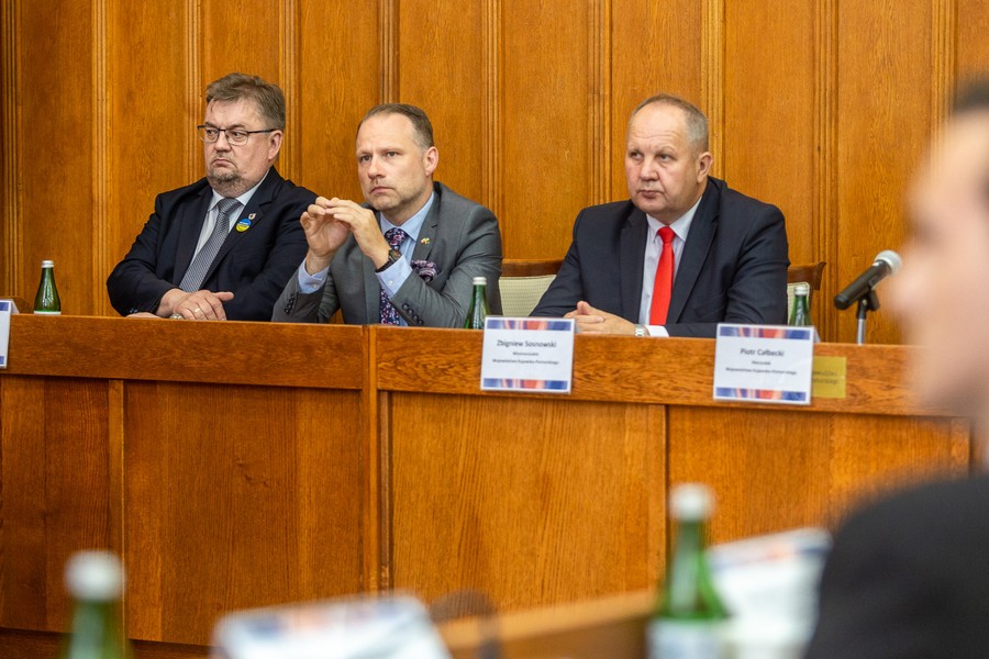 Sesja inauguracyjna Młodzieżowego Sejmiku Województwa, fot. Szymon Zdziebło/tarantoga.pl dla UMWKP
