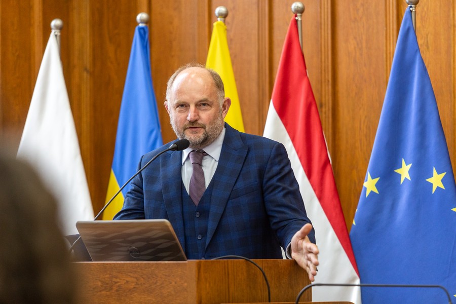 Sesja inauguracyjna Młodzieżowego Sejmiku Województwa, fot. Szymon Zdziebło/tarantoga.pl dla UMWKP