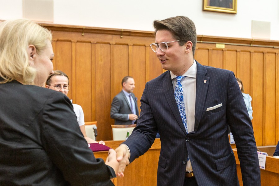 Sesja inauguracyjna Młodzieżowego Sejmiku Województwa, fot. Szymon Zdziebło/tarantoga.pl dla UMWKP