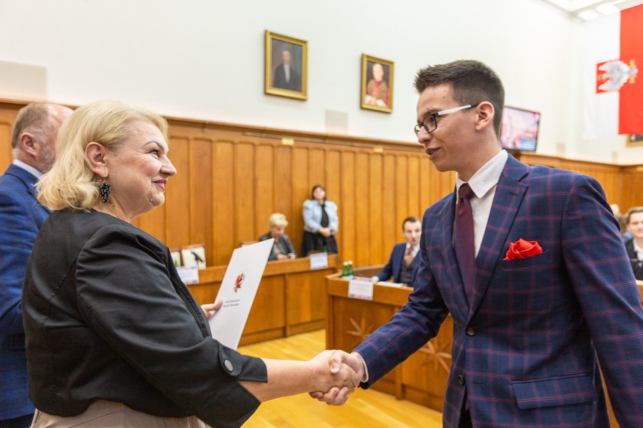 Sesja inauguracyjna Młodzieżowego Sejmiku Województwa, fot. Szymon Zdziebło/tarantoga.pl dla UMWKP