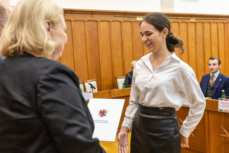 Sesja inauguracyjna Młodzieżowego Sejmiku Województwa, fot. Szymon Zdziebło/tarantoga.pl dla UMWKP
