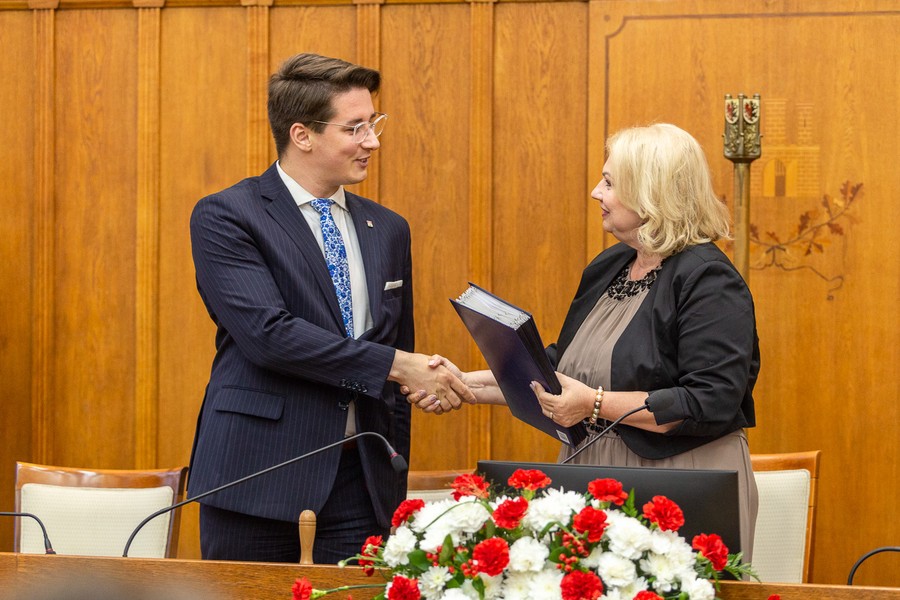 Sesja inauguracyjna Młodzieżowego Sejmiku Województwa, fot. Szymon Zdziebło/tarantoga.pl dla UMWKP