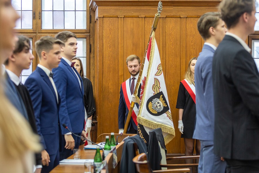 Sesja inauguracyjna Młodzieżowego Sejmiku Województwa, fot. Szymon Zdziebło/tarantoga.pl dla UMWKP