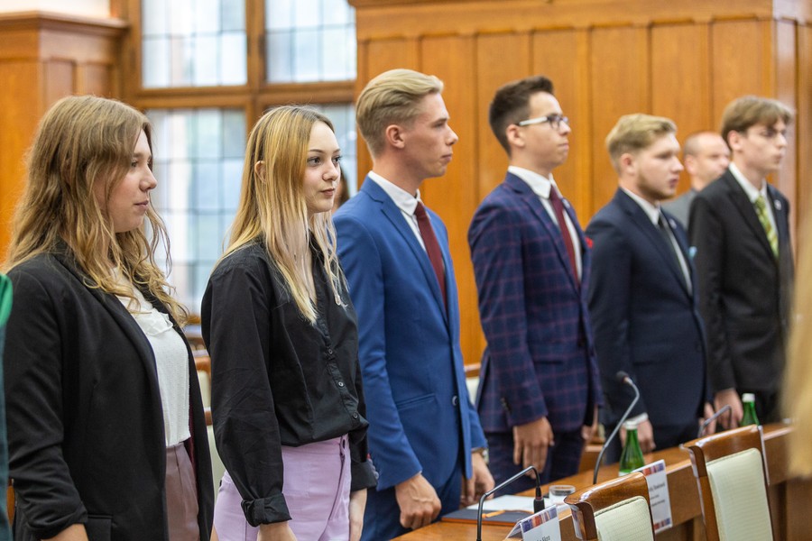 Sesja inauguracyjna Młodzieżowego Sejmiku Województwa, fot. Szymon Zdziebło/tarantoga.pl dla UMWKP