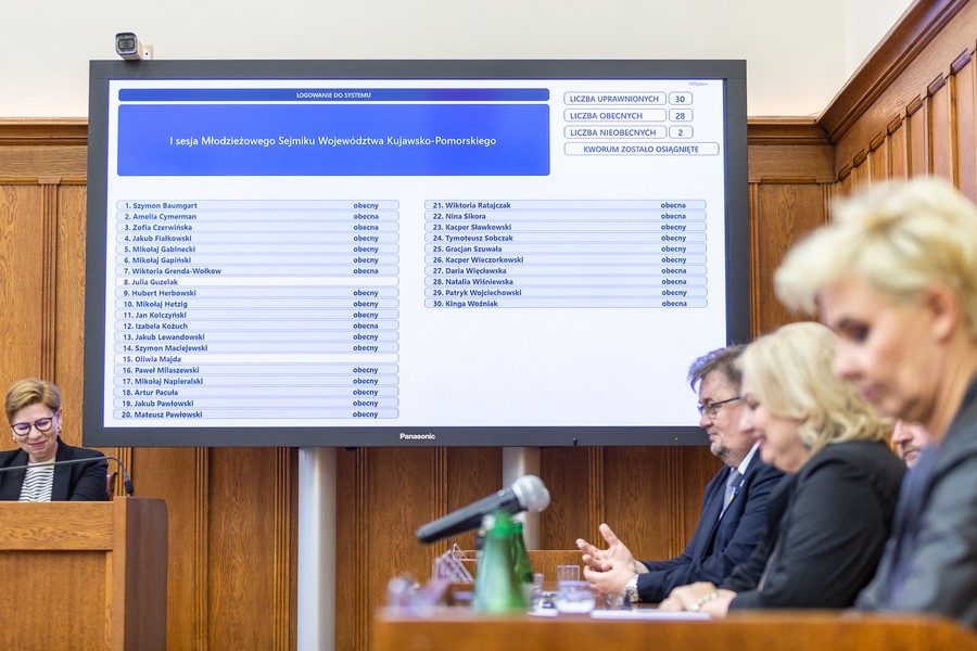 Sesja inauguracyjna Młodzieżowego Sejmiku Województwa, fot. Szymon Zdziebło/tarantoga.pl dla UMWKP