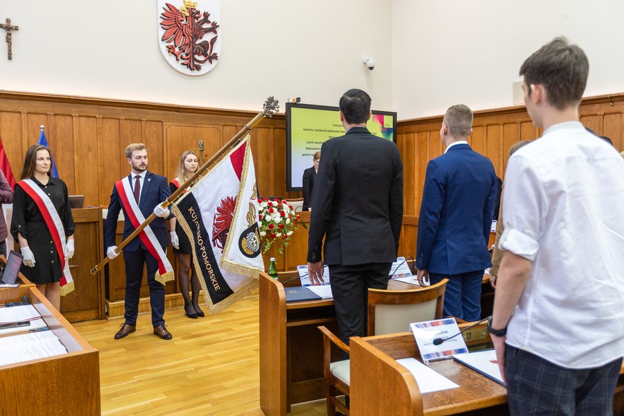 Sesja inauguracyjna Młodzieżowego Sejmiku Województwa, fot. Szymon Zdziebło/tarantoga.pl dla UMWKP