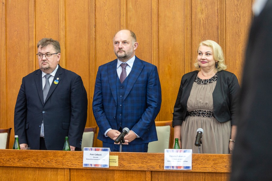 Sesja inauguracyjna Młodzieżowego Sejmiku Województwa, fot. Szymon Zdziebło/tarantoga.pl dla UMWKP
