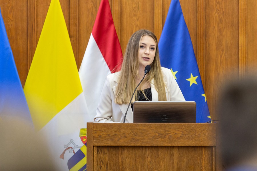 Sesja inauguracyjna Młodzieżowego Sejmiku Województwa, fot. Szymon Zdziebło/tarantoga.pl dla UMWKP