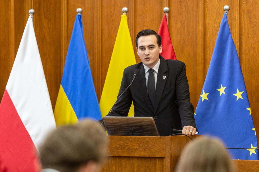 Sesja inauguracyjna Młodzieżowego Sejmiku Województwa, fot. Szymon Zdziebło/tarantoga.pl dla UMWKP