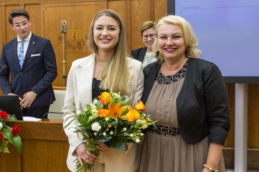 Sesja inauguracyjna Młodzieżowego Sejmiku Województwa, fot. Szymon Zdziebło/tarantoga.pl dla UMWKP