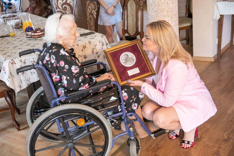 Stuletnia Helena Kwiatkowska, fot. Andrzej Goiński dla UMWKP