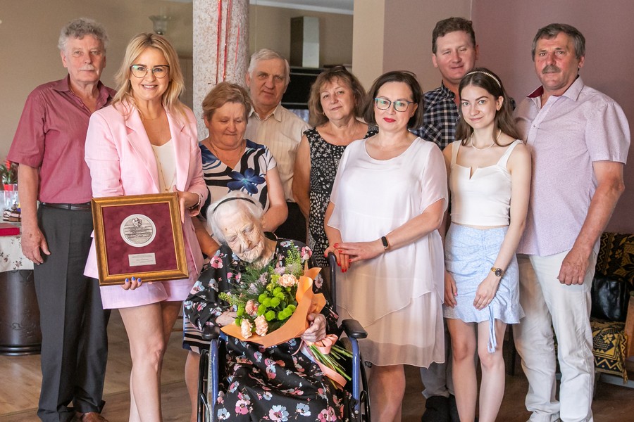 Stuletnia Helena Kwiatkowska, fot. Andrzej Goiński dla UMWKP