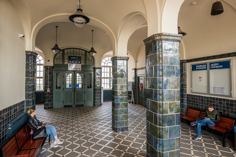 Dworzec w Tucholi po rewitalizacji, fot. Tomasz Czachorowski dla UMWKP