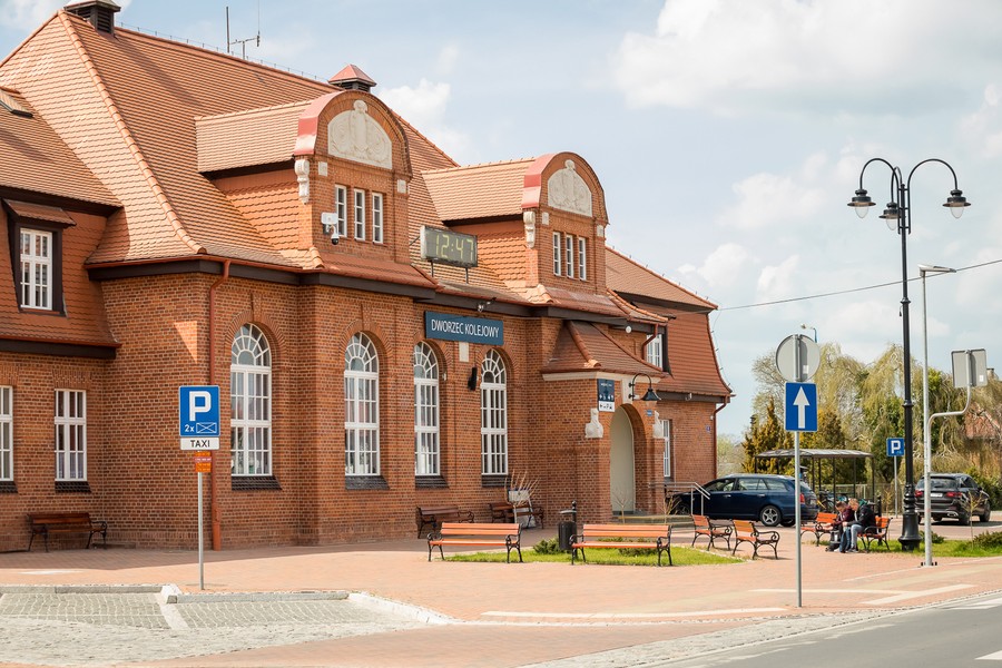 Dworzec w Tucholi po rewitalizacji, fot. Tomasz Czachorowski dla UMWKP