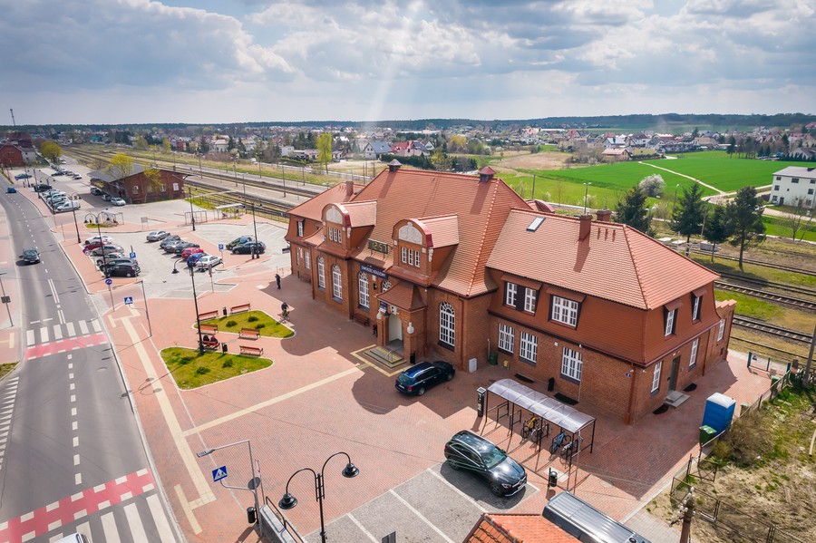 Dworzec w Tucholi po rewitalizacji, fot. Tomasz Czachorowski dla UMWKP