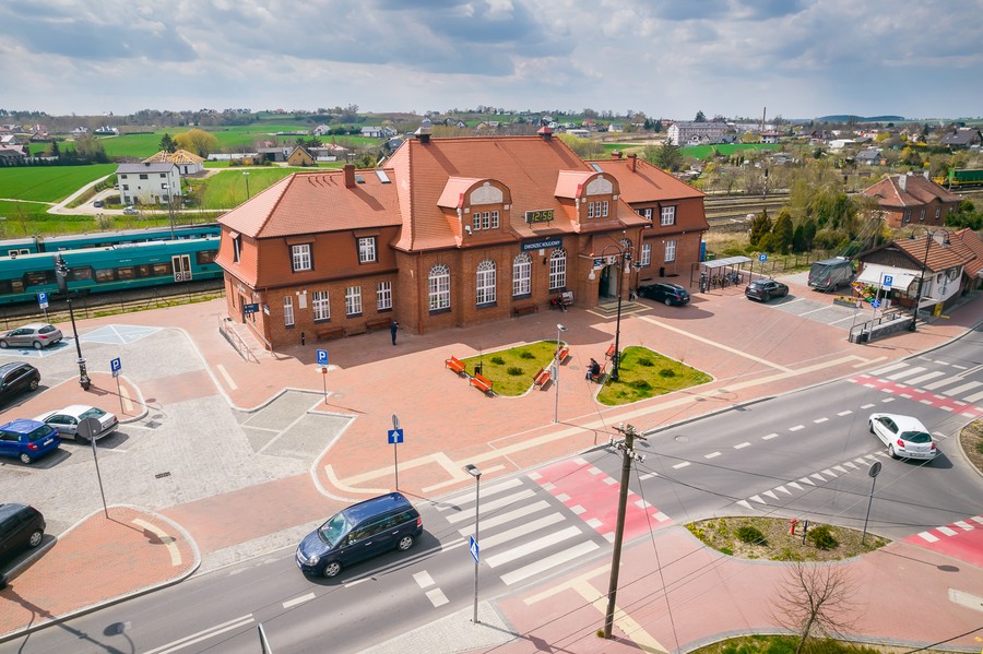 Dworzec w Tucholi po rewitalizacji, fot. Tomasz Czachorowski dla UMWKP