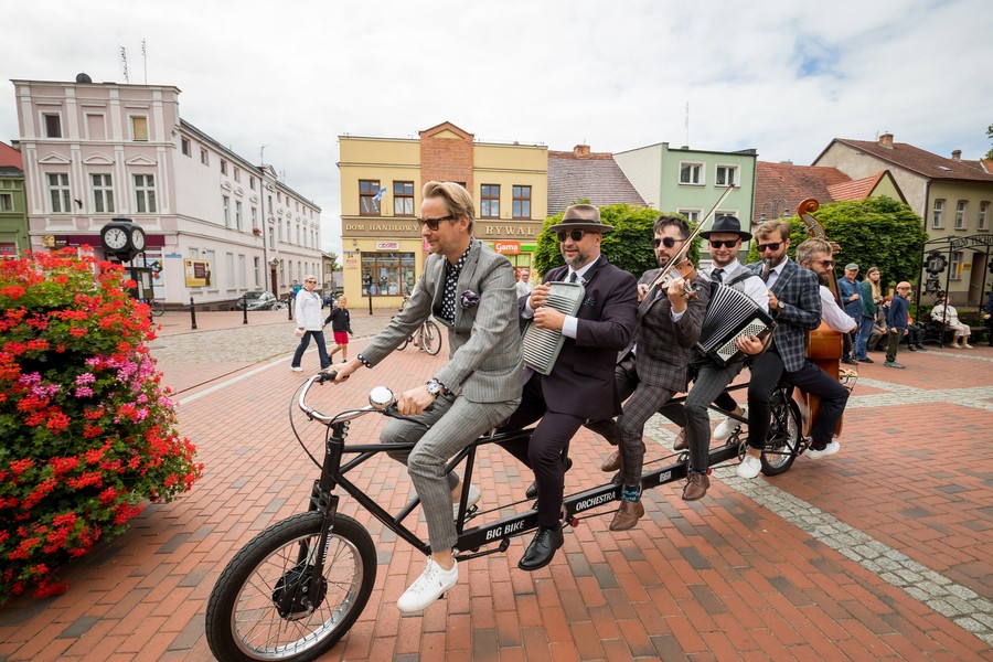 Otwarcie dworca kolejowego w Tucholi, fot. Tomasz Czachorowski dla UMWKP