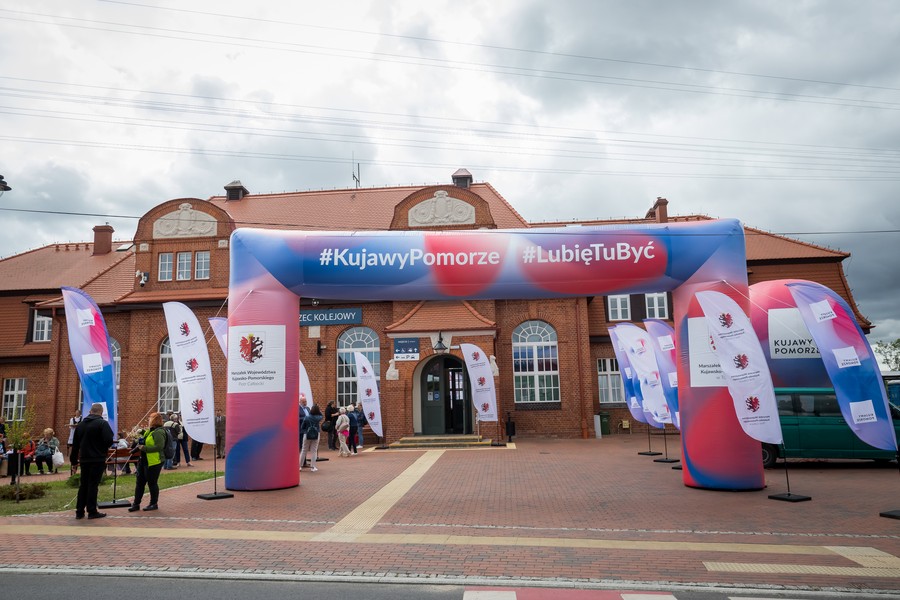 Otwarcie dworca kolejowego w Tucholi, fot. Tomasz Czachorowski dla UMWKP