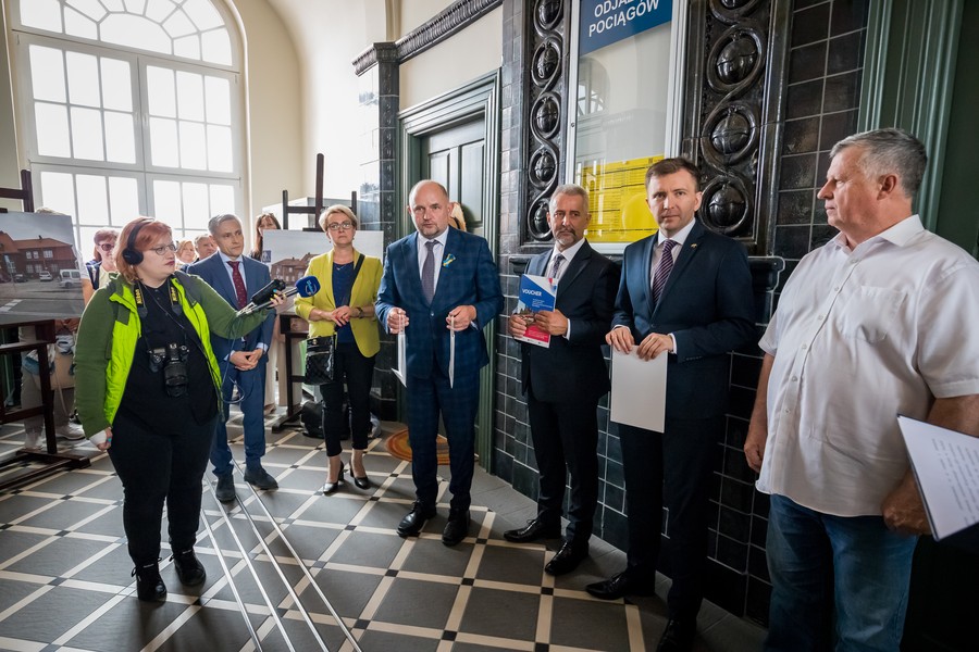 Otwarcie dworca kolejowego w Tucholi, fot. Tomasz Czachorowski dla UMWKP