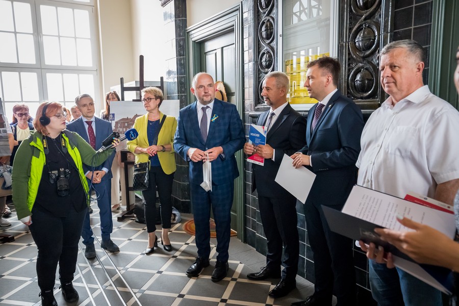 Otwarcie dworca kolejowego w Tucholi, fot. Tomasz Czachorowski dla UMWKP