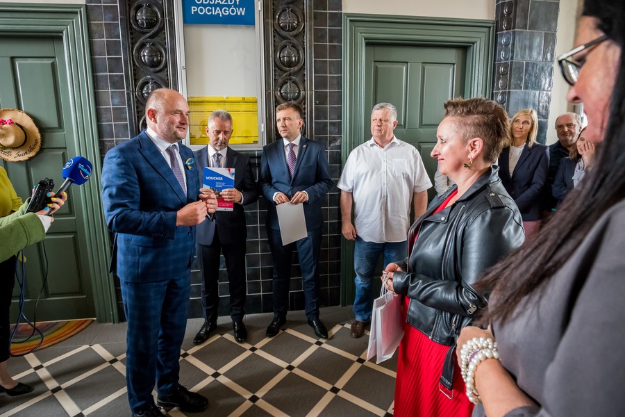 Otwarcie dworca kolejowego w Tucholi, fot. Tomasz Czachorowski dla UMWKP