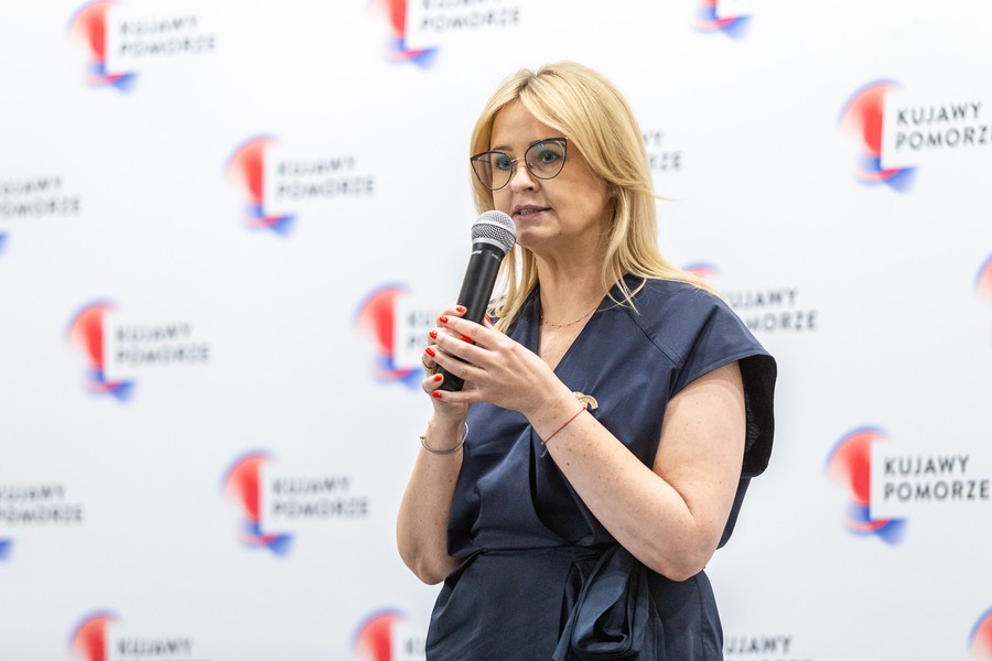 Wręczenie umów na dofinansowanie klubów sportowych, fot. Szymon Zdziebło/tarantoga.pl dla UMWKP