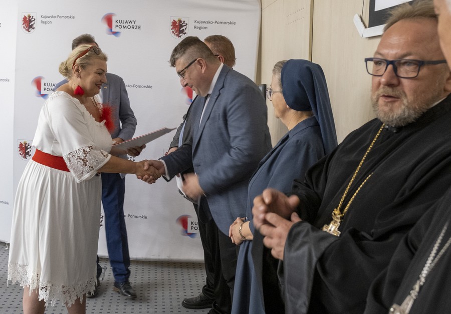 Wręczenie umów dotacyjnych na ochronę zabytków, fot. Wojtek Szabelski dla UMWKP